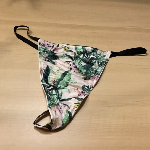 Victoria Secret VERY SEXY V-Hardware V-String Panty Paradise Orchid Thong XL NWT - Picture 2 of 4